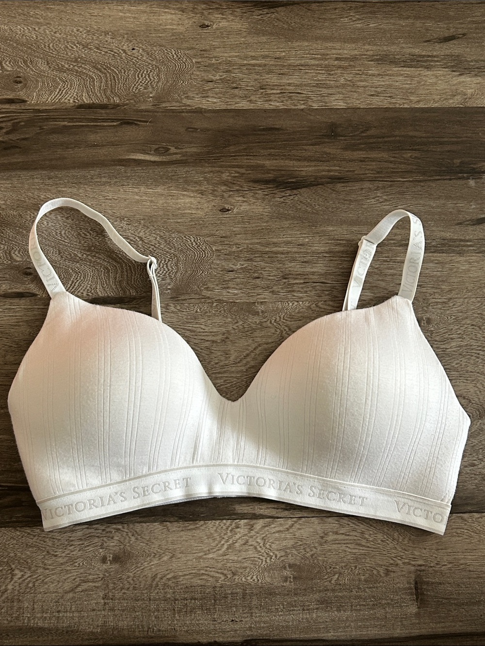 Victoria's Secret white  Wireless T-Shirt Bra
